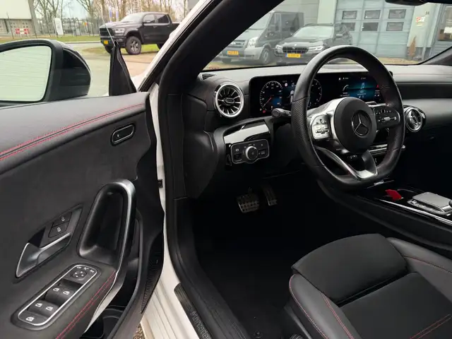 Mercedes-Benz Cla view 14