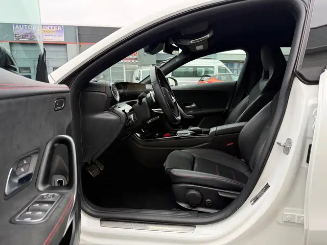 Mercedes-Benz Cla view 13