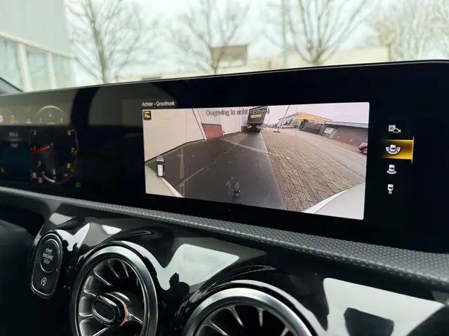 Mercedes-Benz Cla view 21