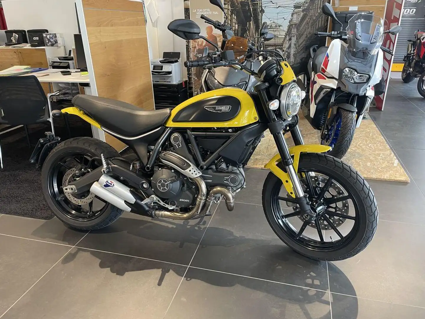 Ducati Icon Yellow my15 - 2