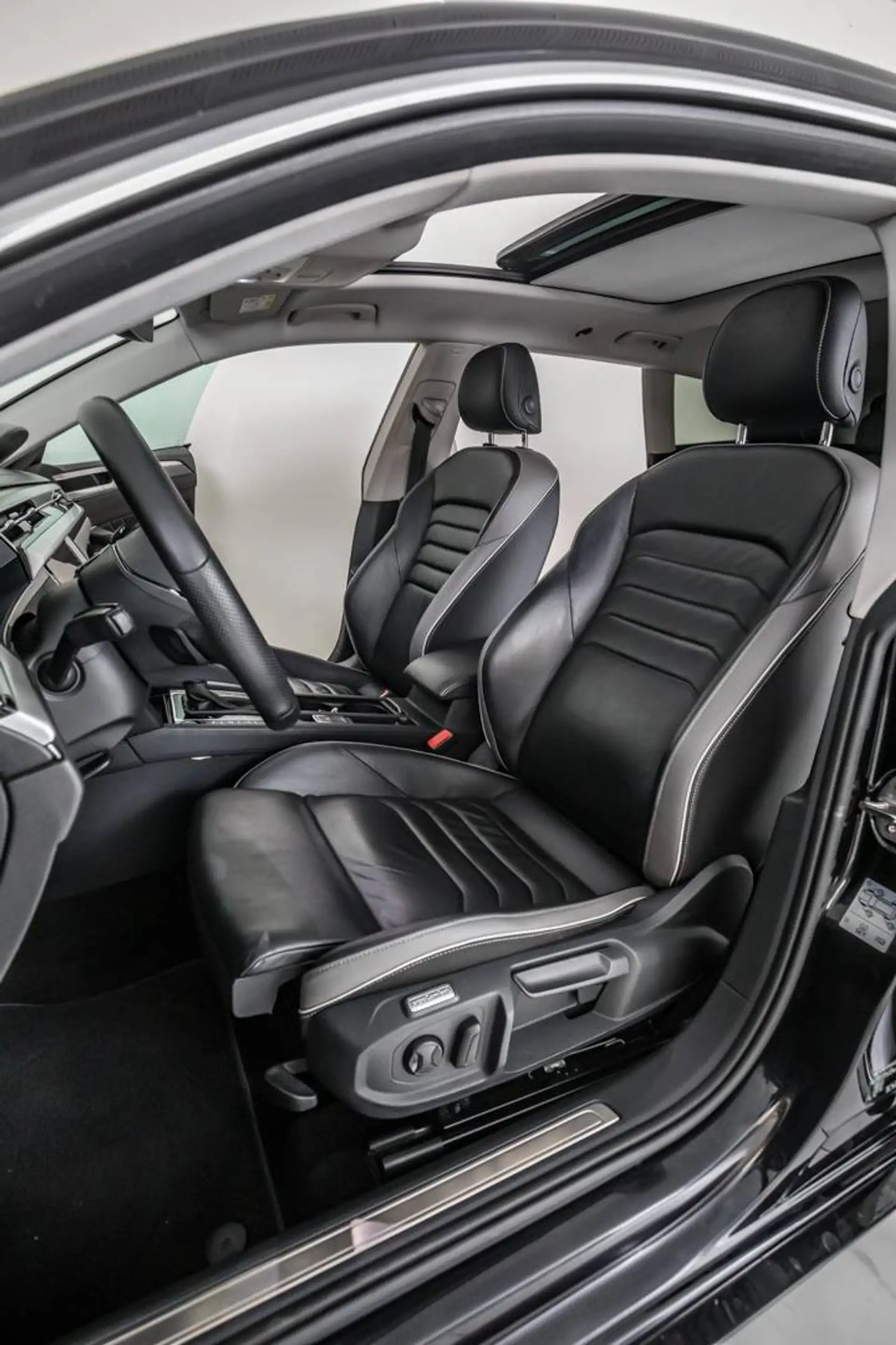 Volkswagen Arteon eHybrid 1.4 Elegance — photo 12