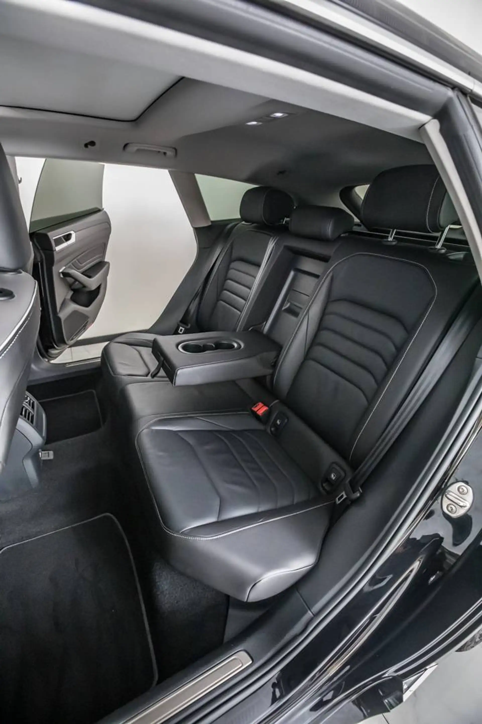 Volkswagen Arteon eHybrid 1.4 Elegance — photo 14