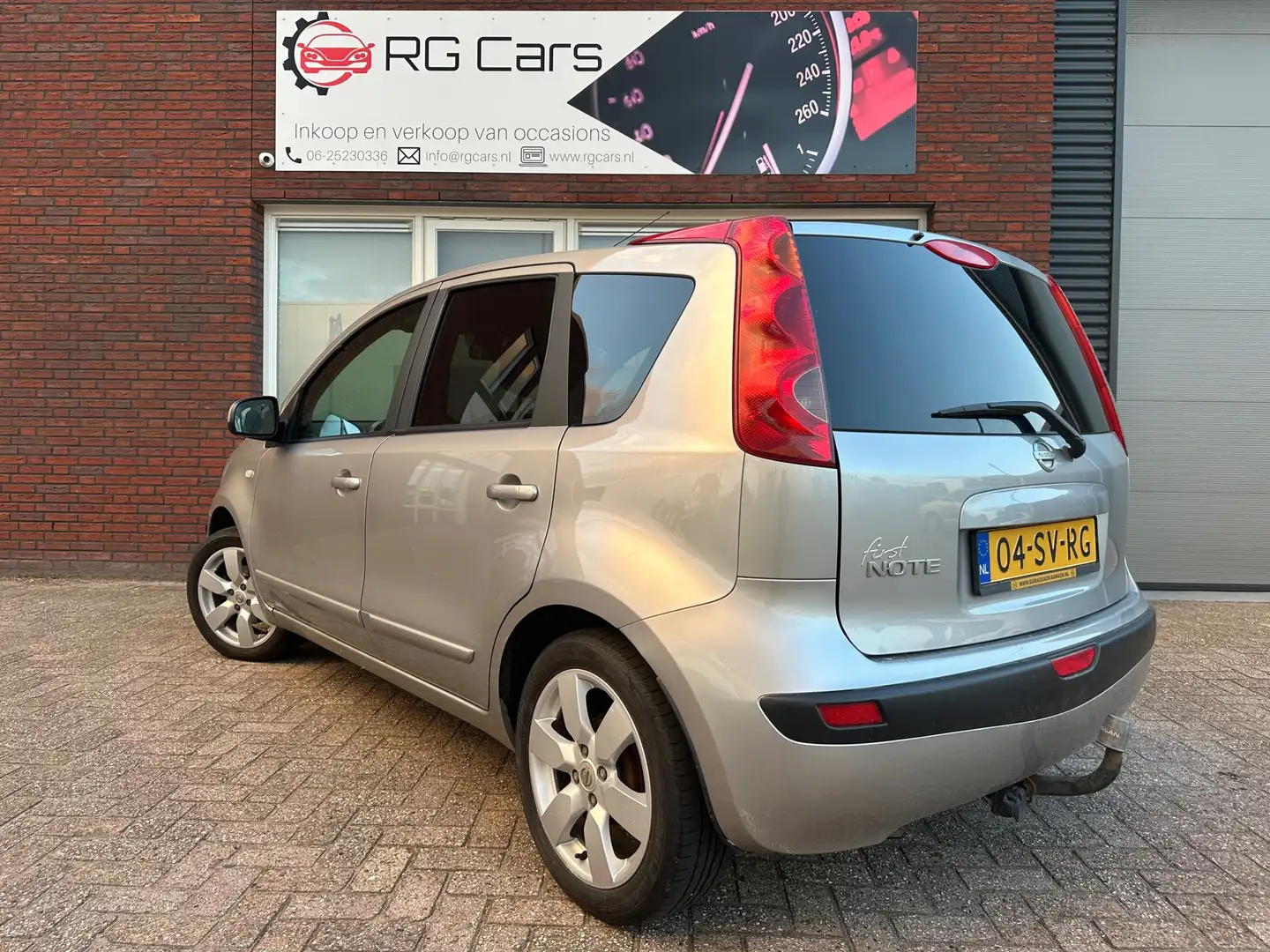 Nissan Note 1.6 First Note / Clima / 5DRS / AUT / NAP Grijs - 2