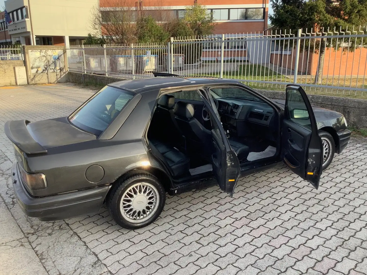 Ford Sierra COSWORTH turbo 4X4 executive Black - 2