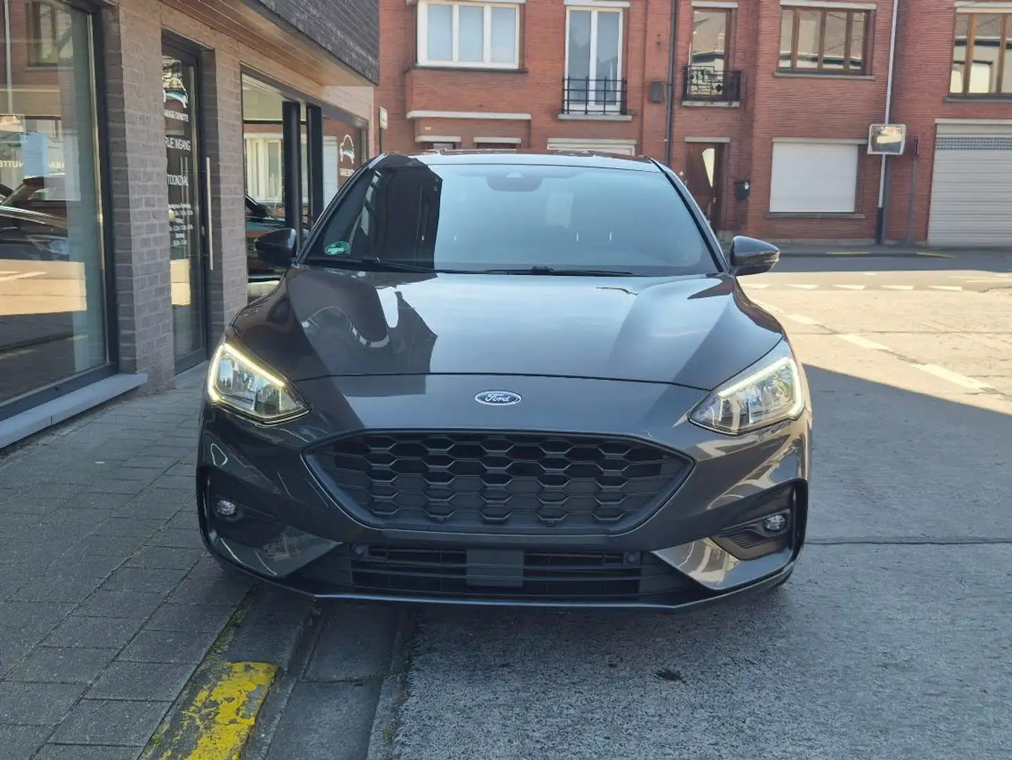Ford Focus 1.0 EcoBoost ST-Line Grijs - 2