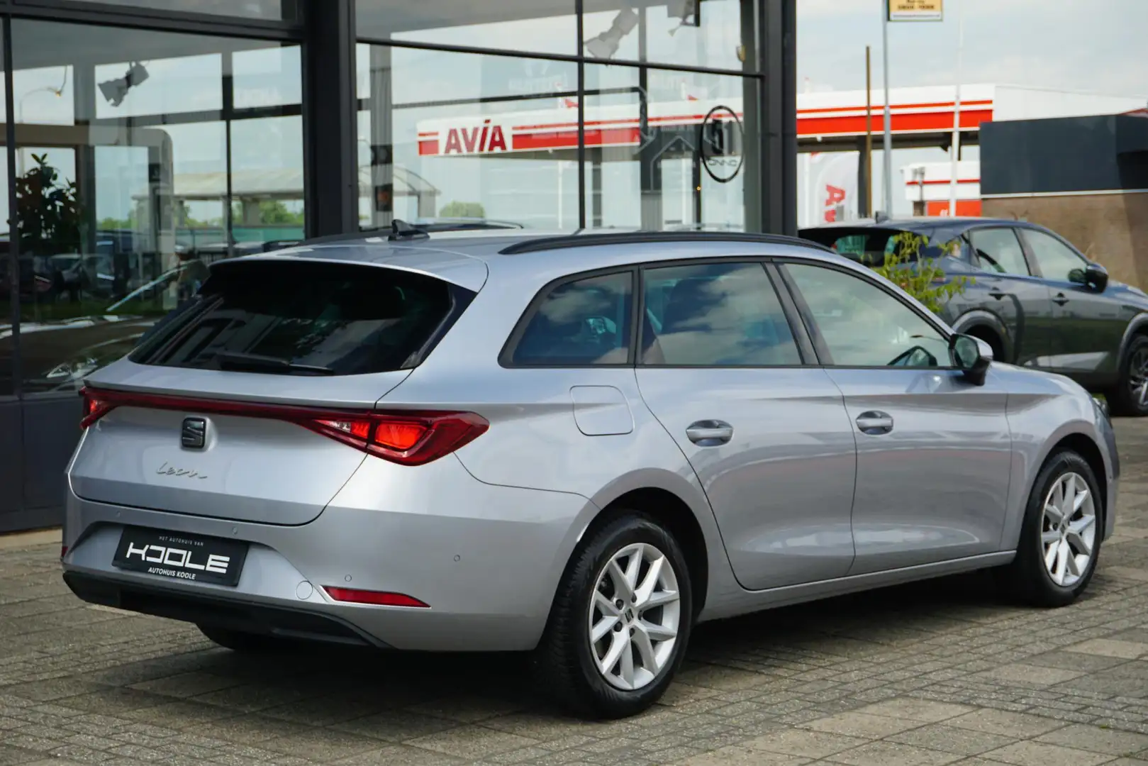 SEAT Leon Sportstourer 1.0 TSI Style | groot navi | digitale Grijs - 2