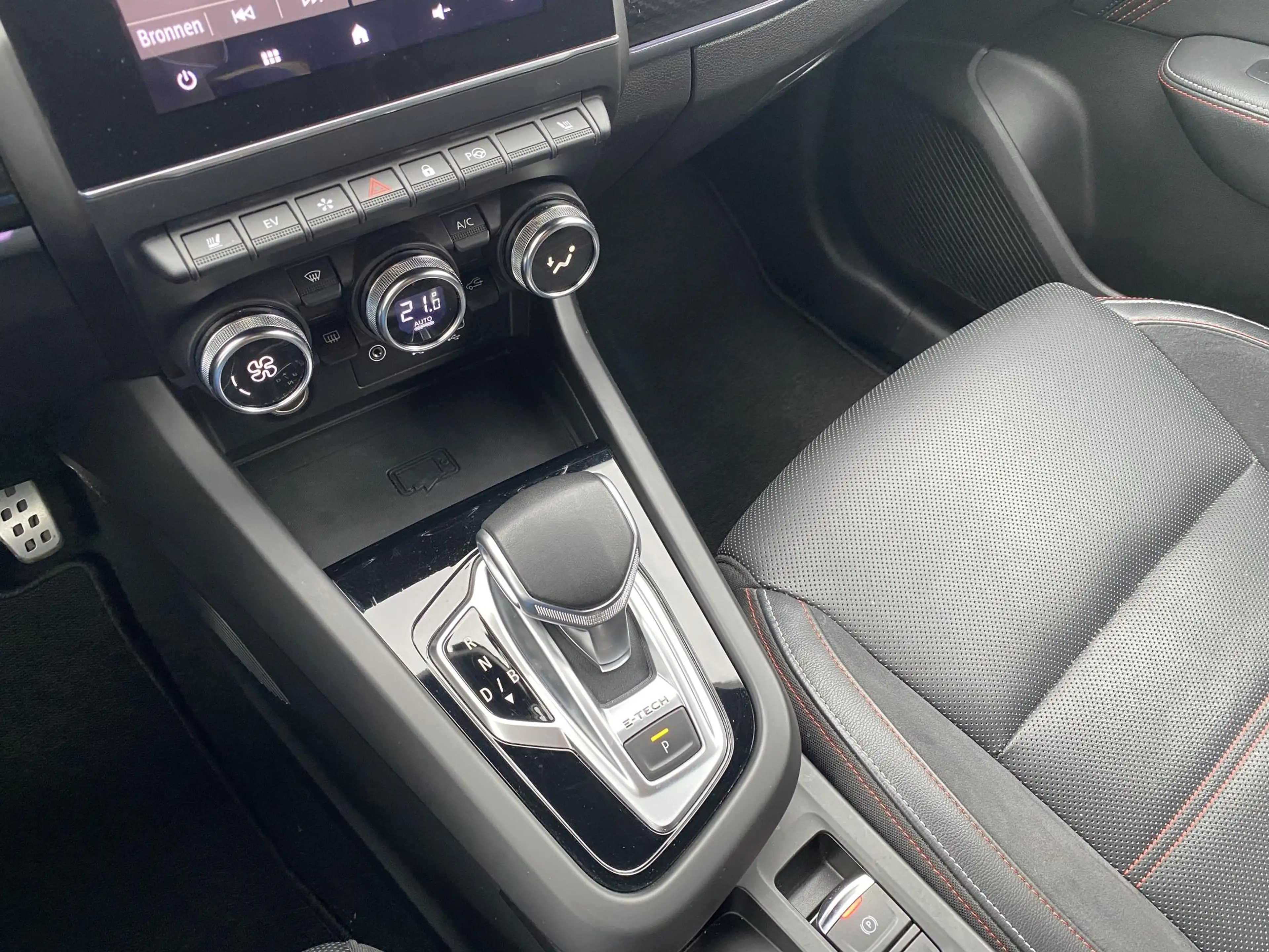 Renault Arkana R.S.Line E-TECH Hybrid — photo 10