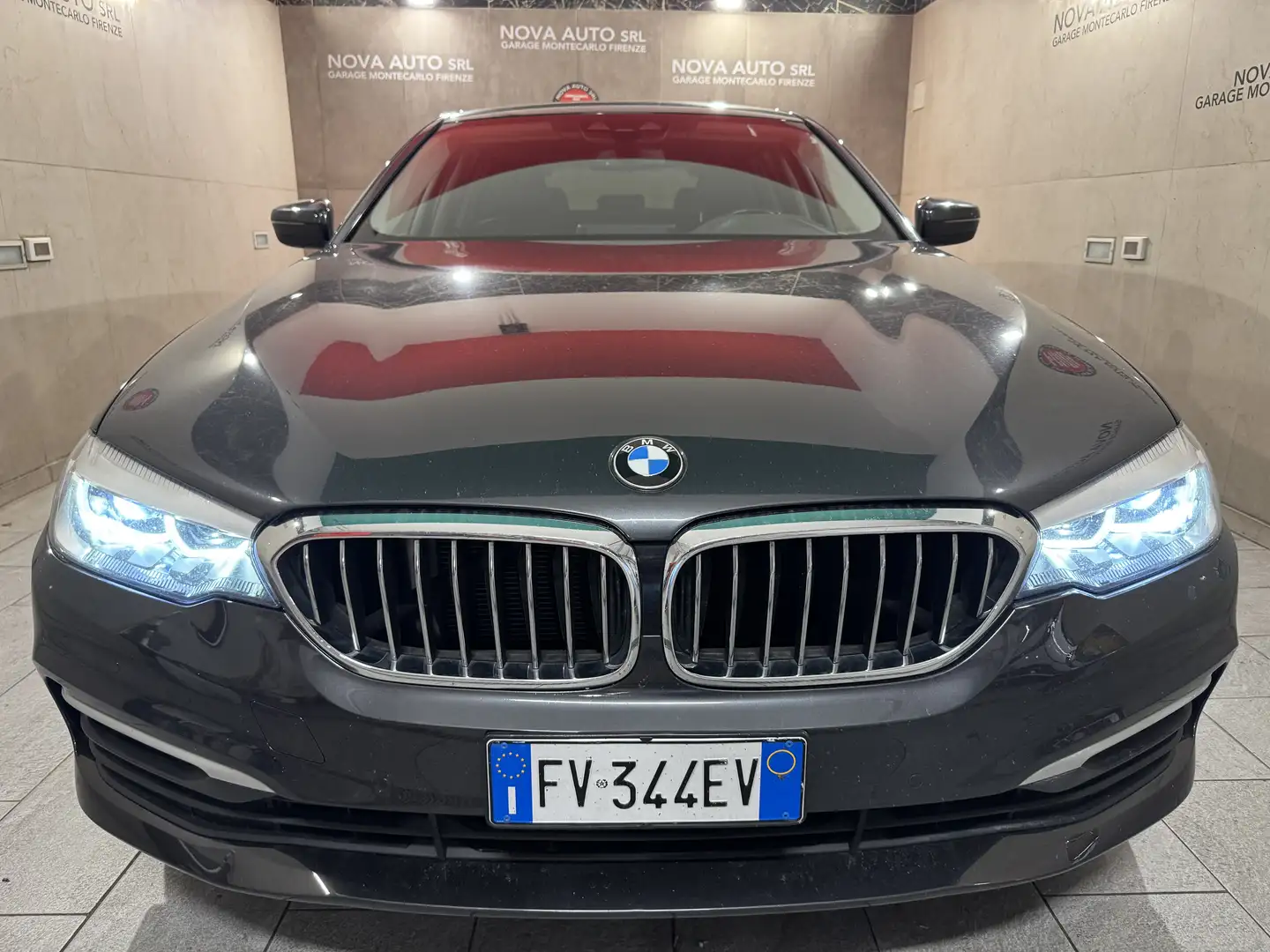 BMW 520 520d Touring xdrive Luxury auto Grigio - 1