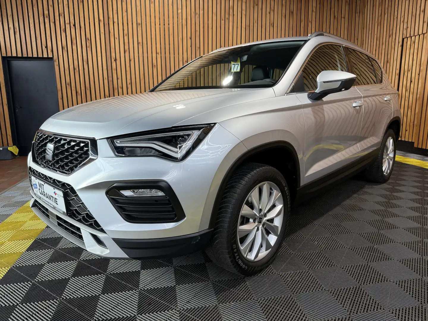 SEAT Ateca 2,0 TDI DSG *Navi*LED*Kam*Virtual*AHK*ACC* Silber - 1