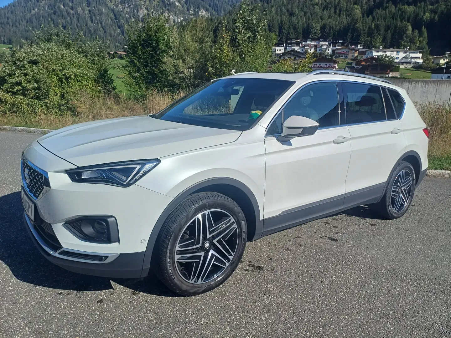 SEAT Tarraco Tarraco 2,0 TDI Xcellence DSG 4Drive Xcellence, Standheizung, AHK, Pickerl 06.27, Winterreifen, Panoramadach Weiß - 1