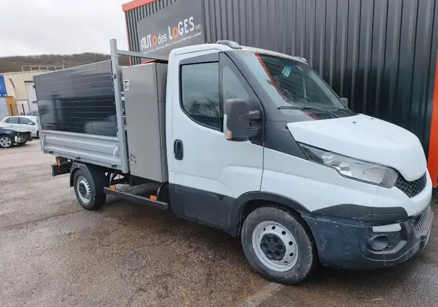 Iveco Daily Chassis-Cabine benne coffre