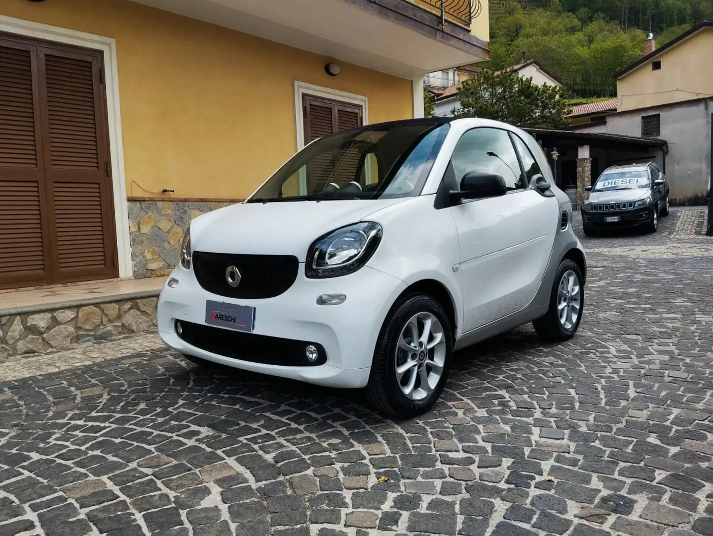 smart forTwo Fortwo 1.0 Youngster 71cv c/S.S. Bianco - 1
