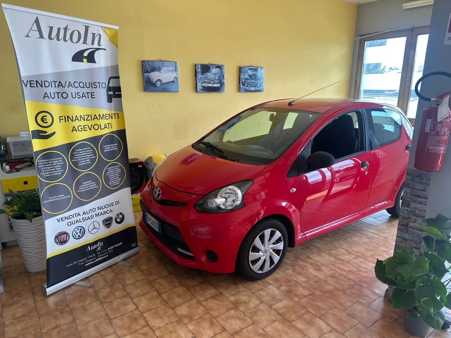 Toyota Aygo 1.0 12V VVT-i 5 porte Active Connect Rojo - 1