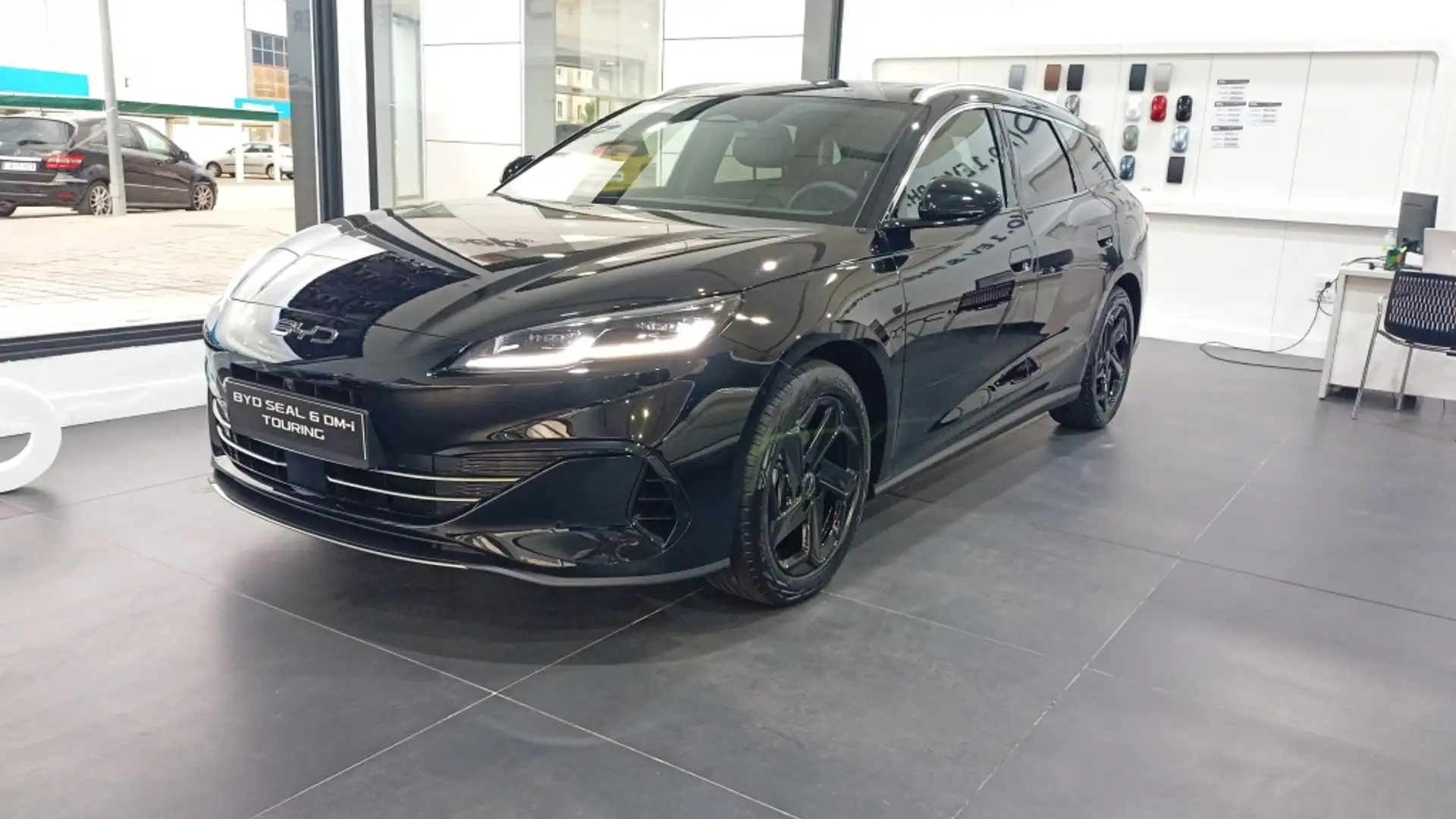 BYD Seal DM-i Touring Comfort Lite 156kW Negro - 2