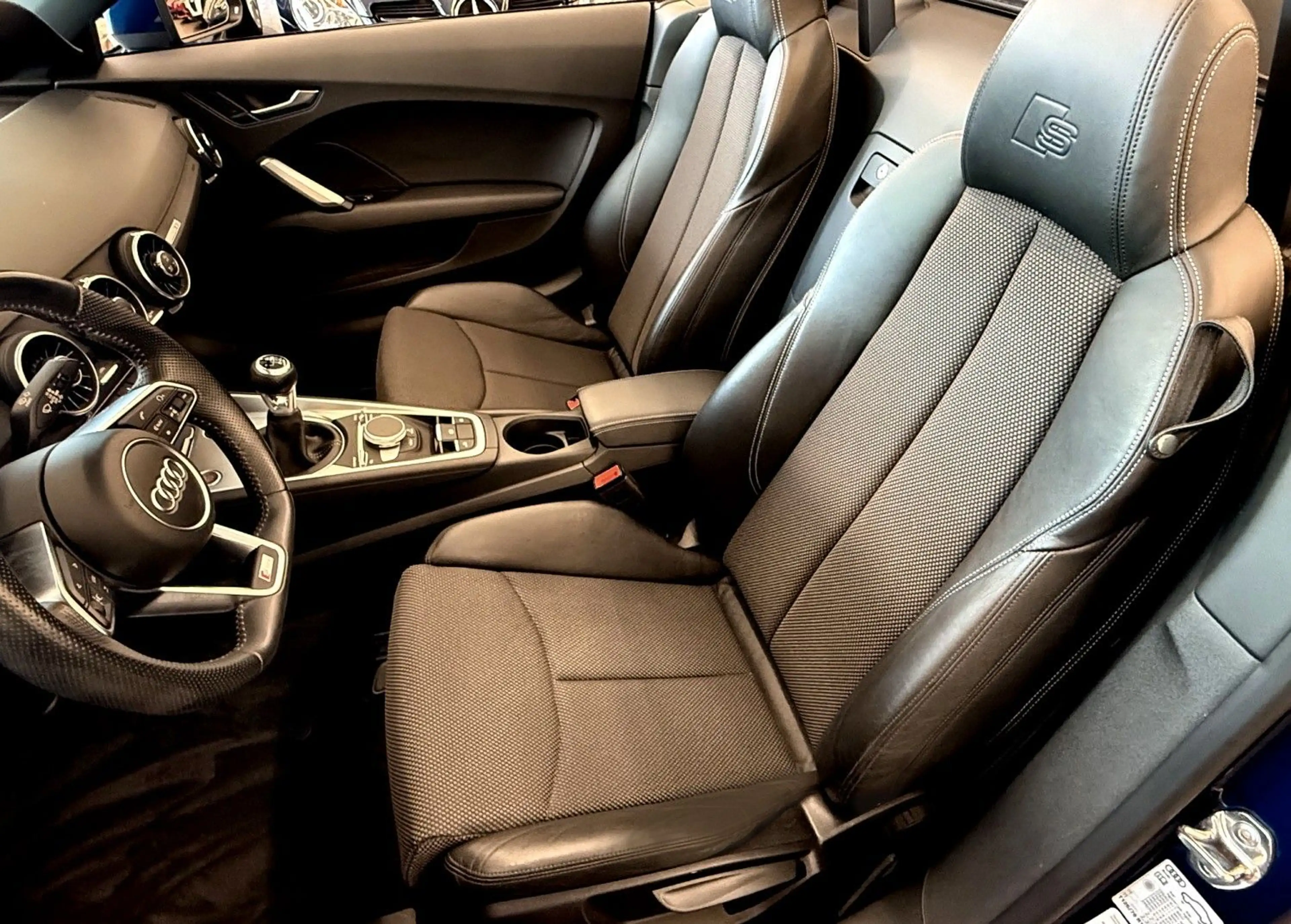 Audi TT Roadster 1.8 TFSI SLine Plus Paket Navi Klima — photo 8