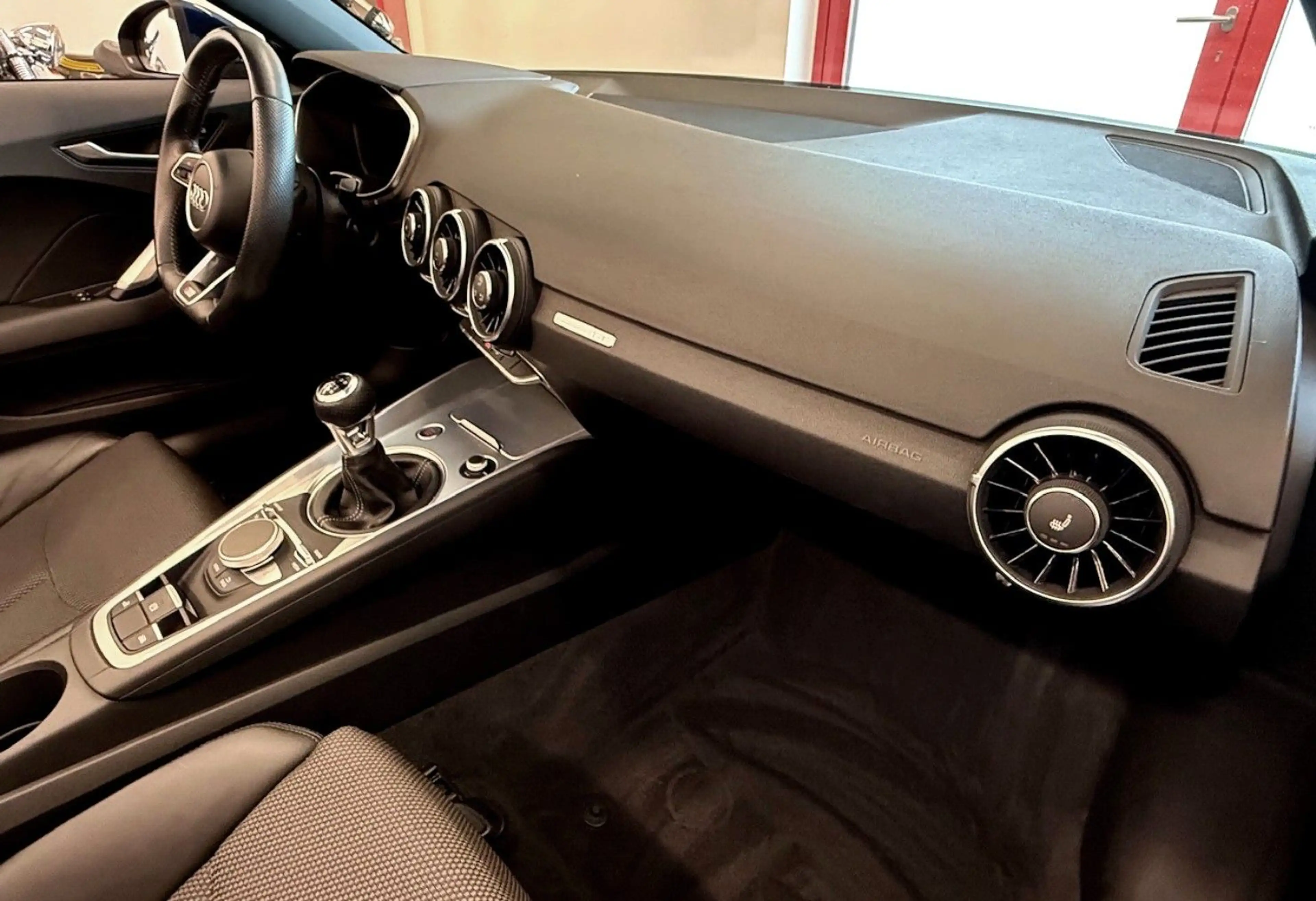 Audi TT Roadster 1.8 TFSI SLine Plus Paket Navi Klima — photo 7