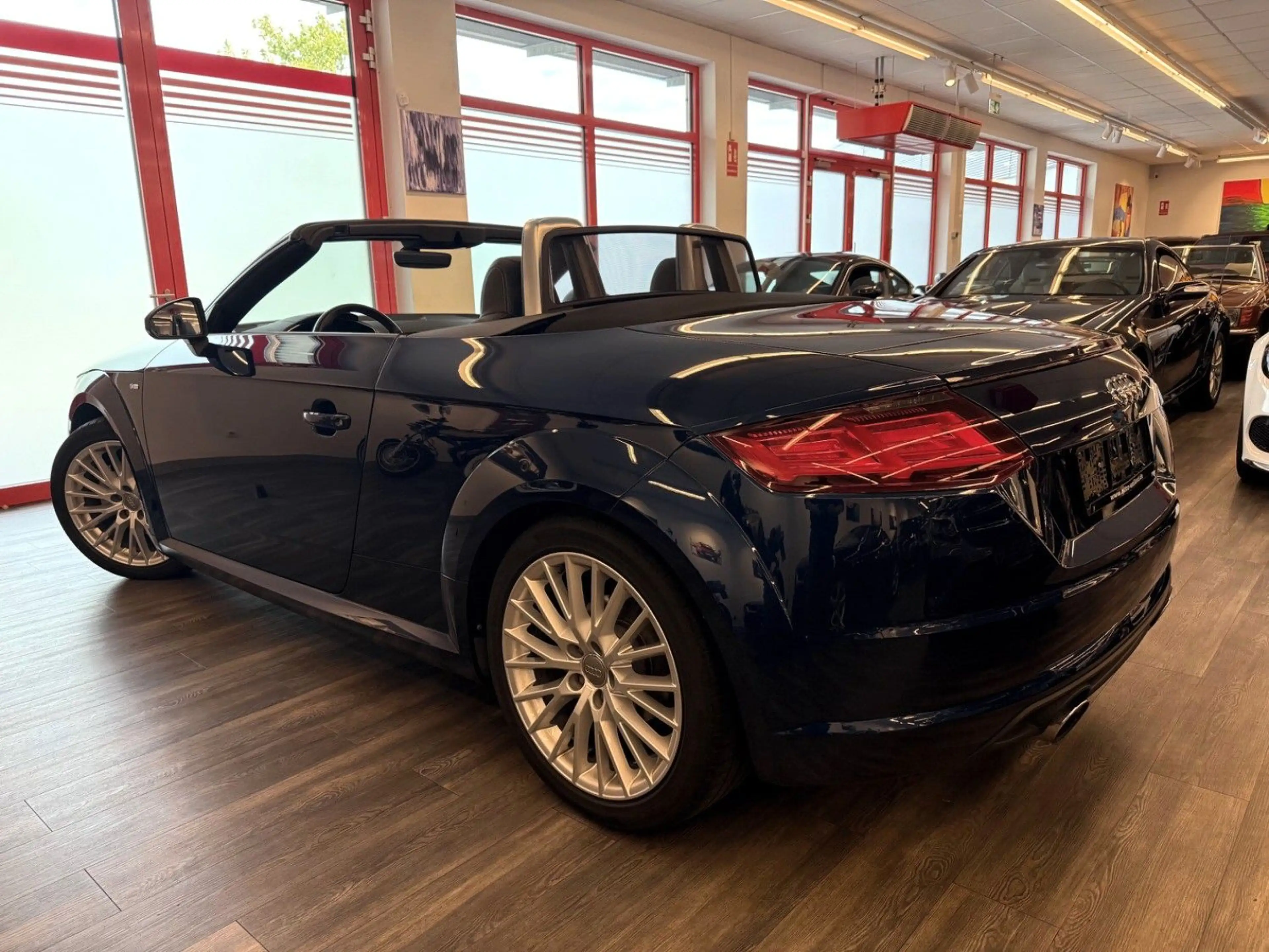 Audi TT Roadster 1.8 TFSI SLine Plus Paket Navi Klima — photo 2