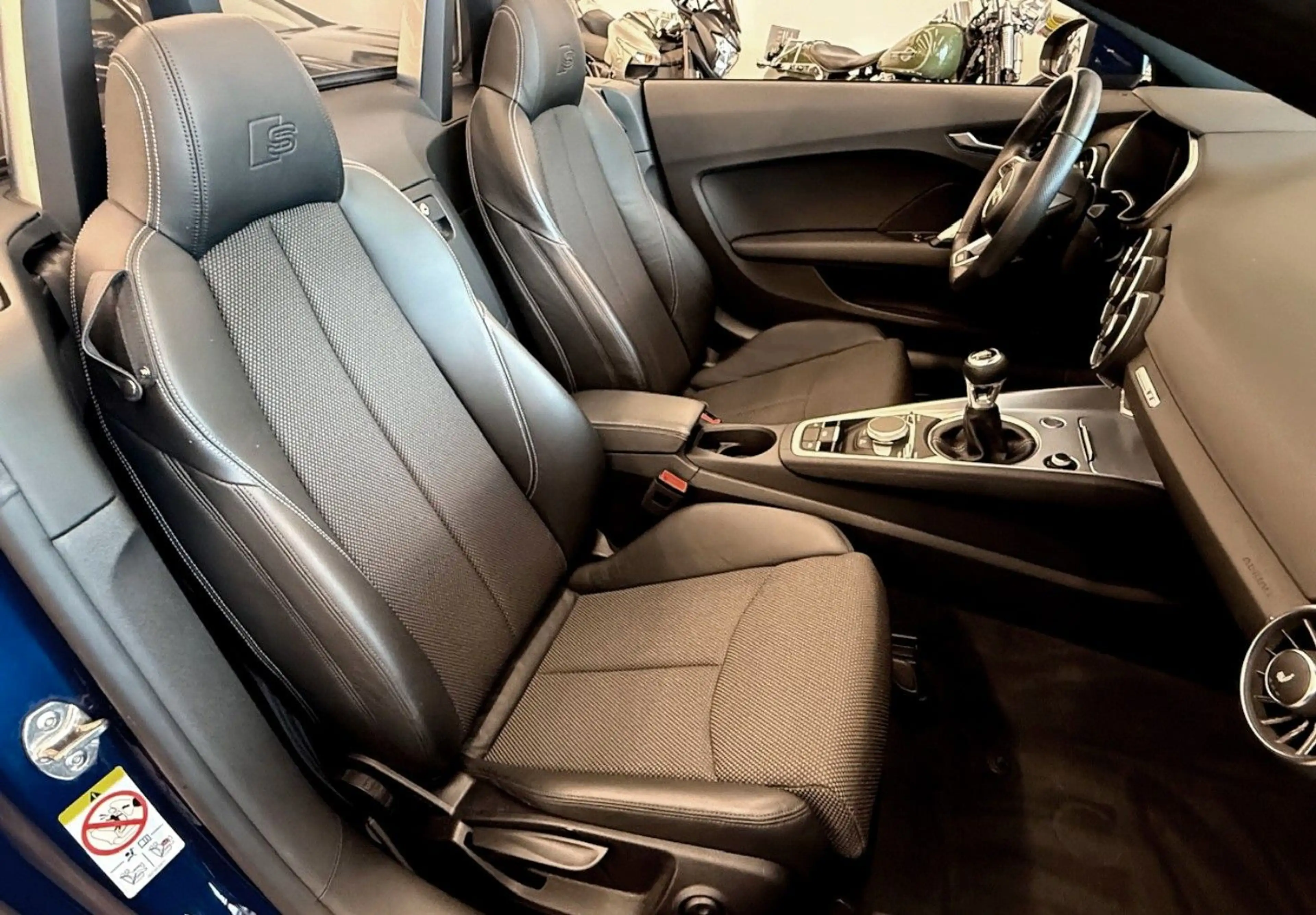 Audi TT Roadster 1.8 TFSI SLine Plus Paket Navi Klima — photo 10