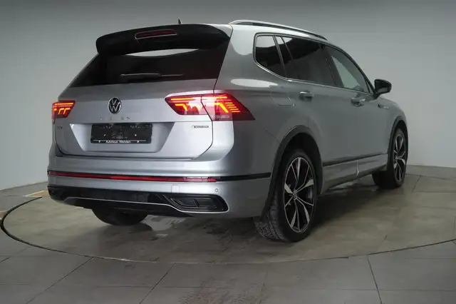 Volkswagen Tiguan Allspace view 6