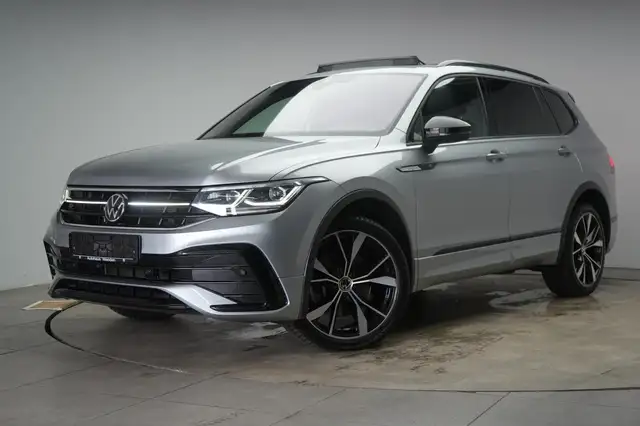 Volkswagen Tiguan Allspace view 3