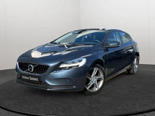 Volvo V40 D2 Momentum / Diesel