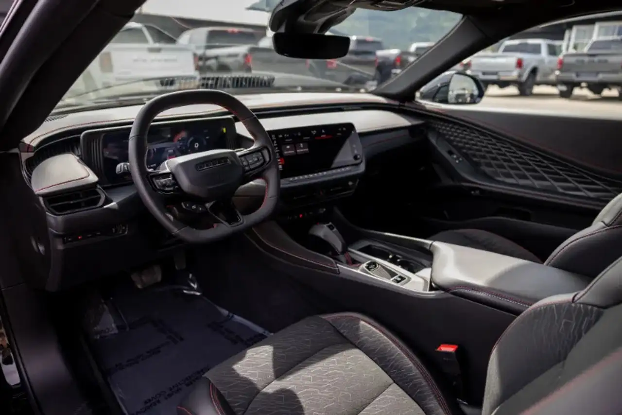 Dodge Charger 2026 — фото 13