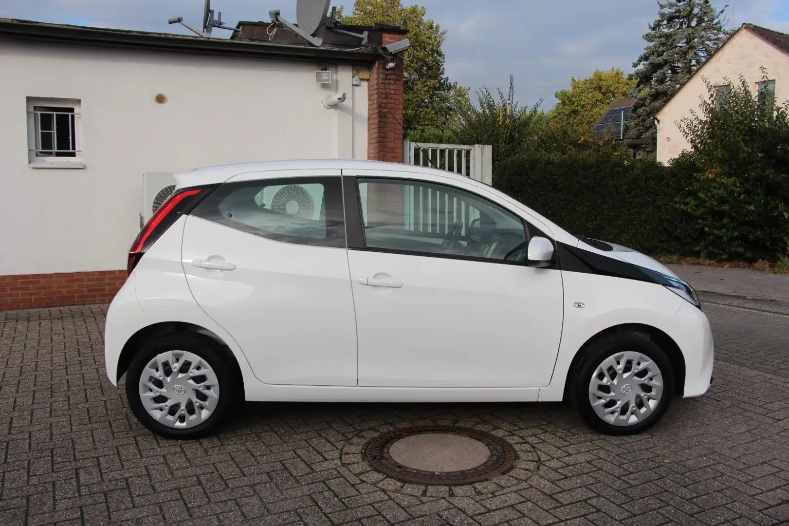 Toyota Aygo (X) 1.0-l-VVT-i xPlay SHZG*KAMERA*/78346 Blanc - 2