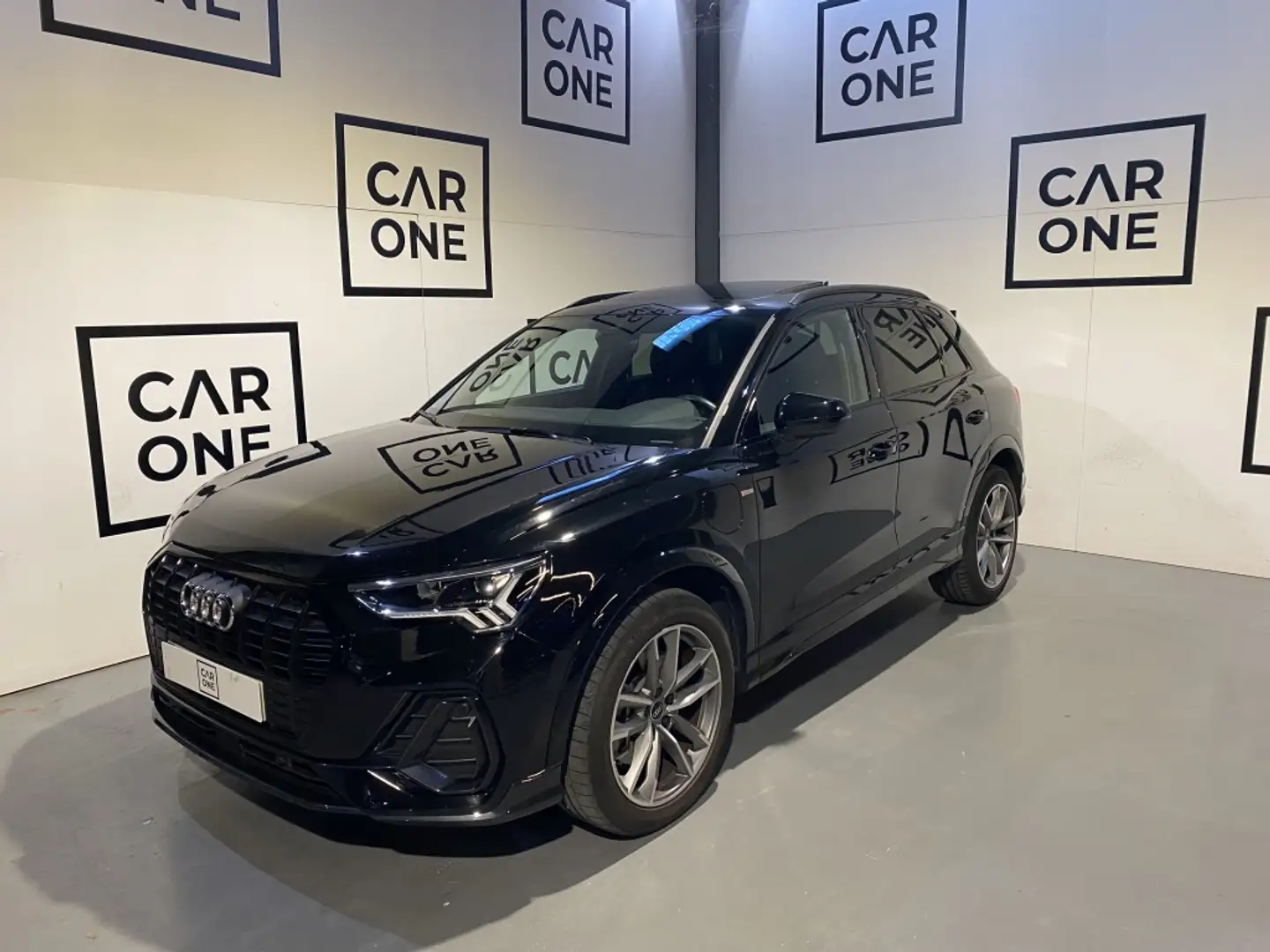 Audi Q3 45 TFSIe Black line S-tronic Noir - 1