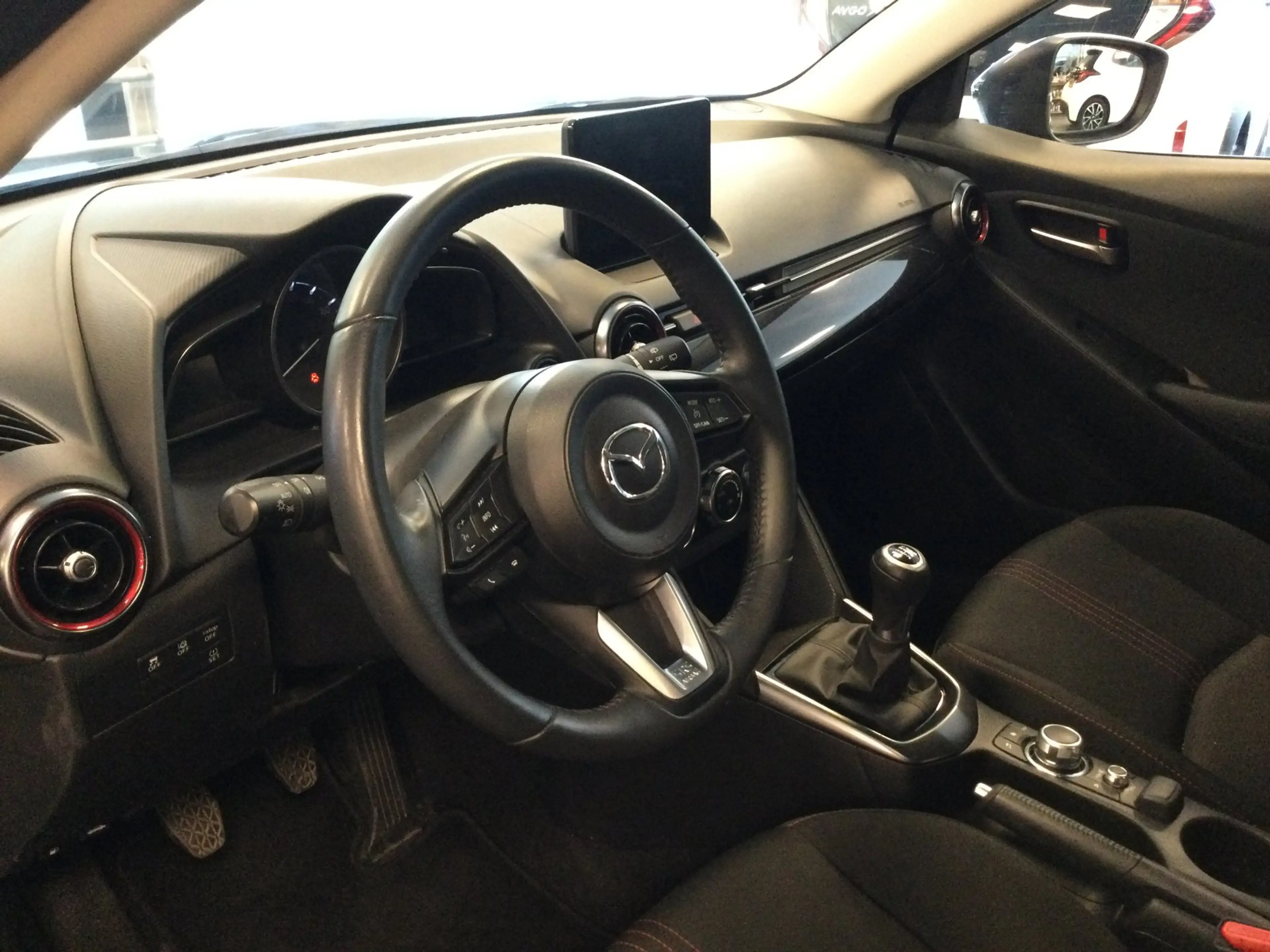 Mazda 2 1.5 e-SkyActiv-G 90 Homura Camera-PDC-Stuurverwarm — photo 6
