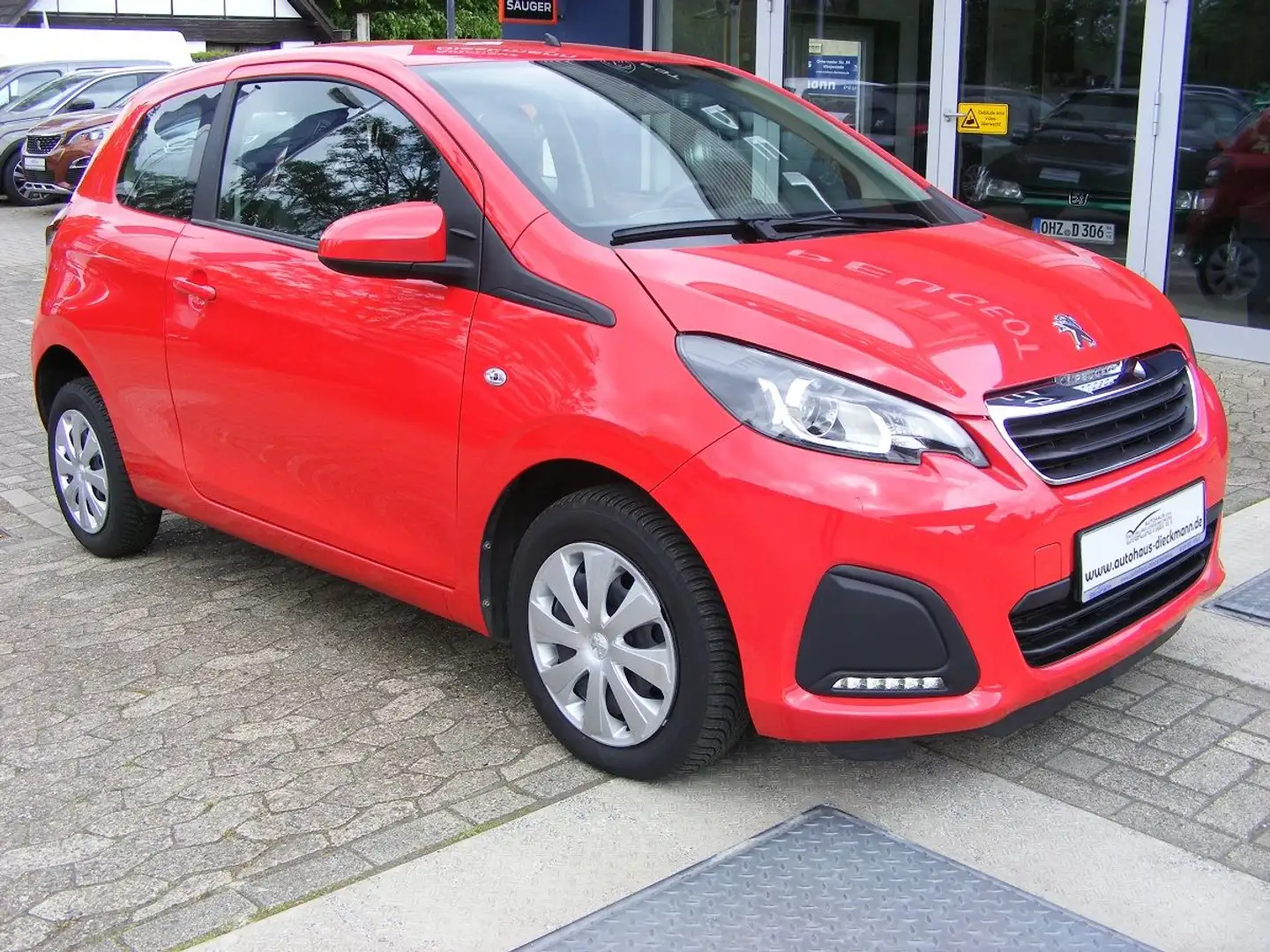 Peugeot 108 VTI 72 Stop&Start Active Rosso - 2