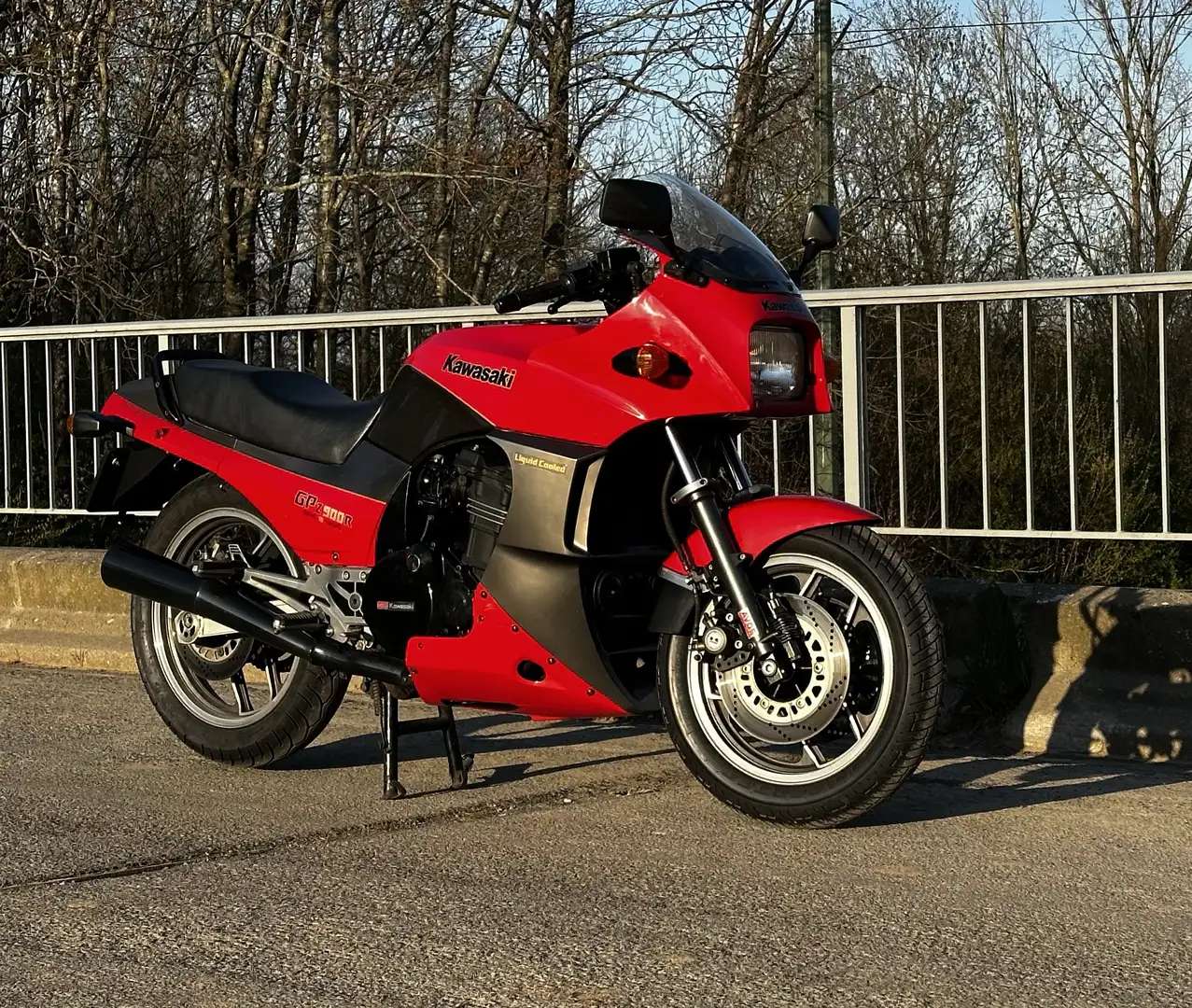 Kawasaki GPZ 900 R ZX900A1 06/1984 Restored Червоний - 2