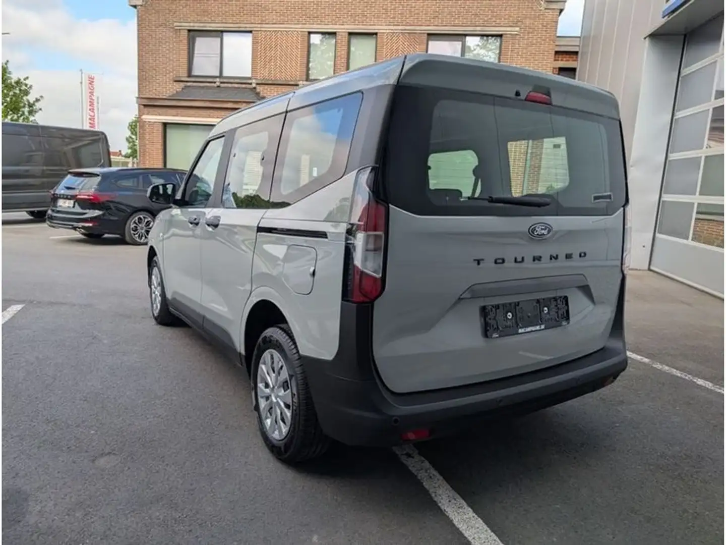 Ford Tourneo Courier Trend 1.0i Ecoboost 125pk A7 automaat Gris - 2