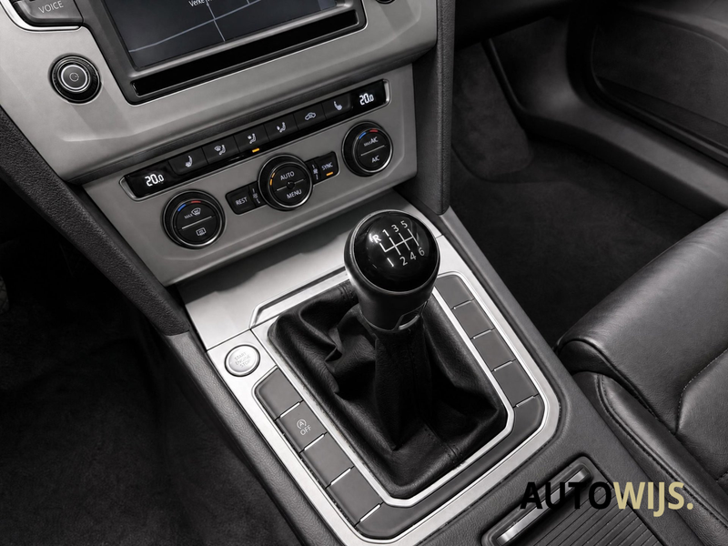 Volkswagen Passat Variant 1.4 TSI ACT Connected Series Plus|PANO|LEDER|CAMER — photo 18