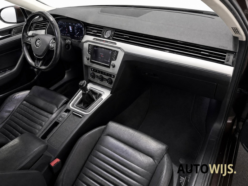 Volkswagen Passat Variant 1.4 TSI ACT Connected Series Plus|PANO|LEDER|CAMER — photo 16