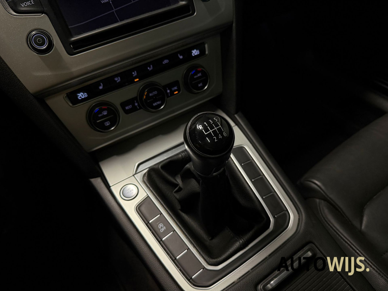 Volkswagen Passat Variant 1.4 TSI ACT Connected Series Plus|PANO|LEDER|CAMER — photo 21