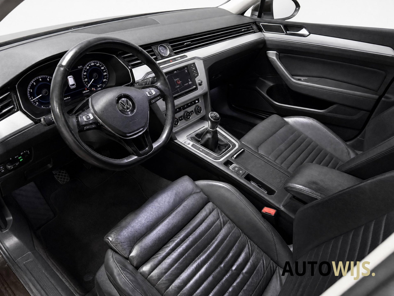 Volkswagen Passat Variant 1.4 TSI ACT Connected Series Plus|PANO|LEDER|CAMER — photo 4