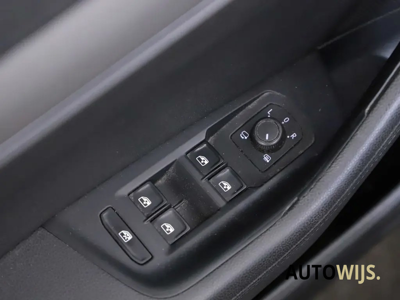 Volkswagen Passat Variant 1.4 TSI ACT Connected Series Plus|PANO|LEDER|CAMER — photo 7