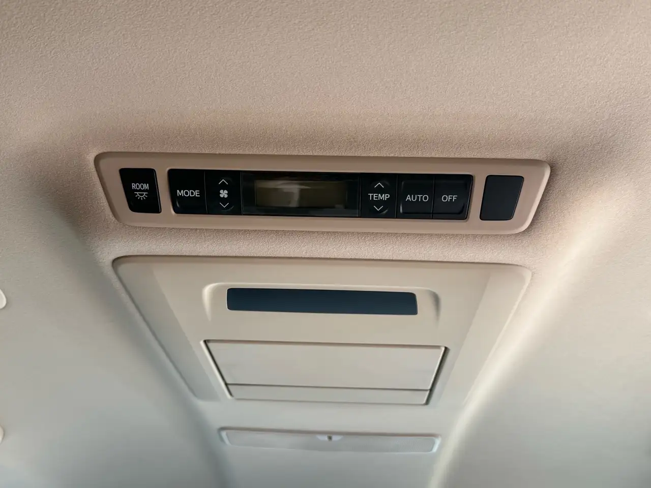 Toyota Sienna снимка Toyota Sienna