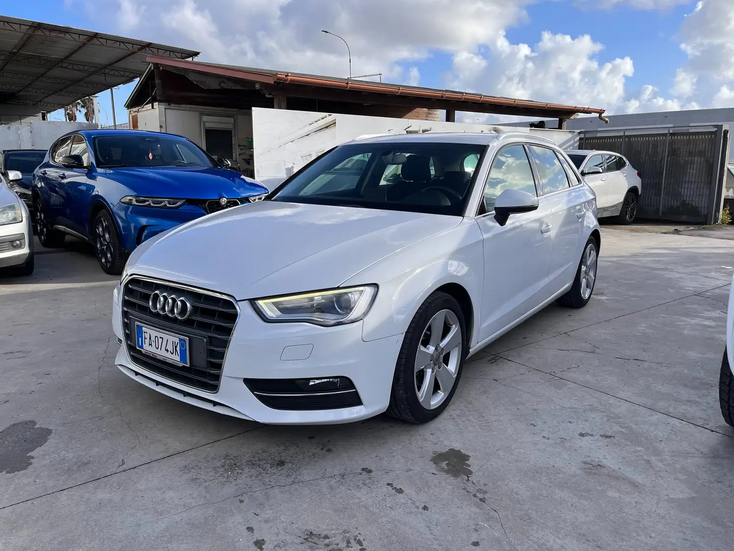 Audi A3 Sportback 1.6 tdi Ambition 110cv E6 Blanc - 1
