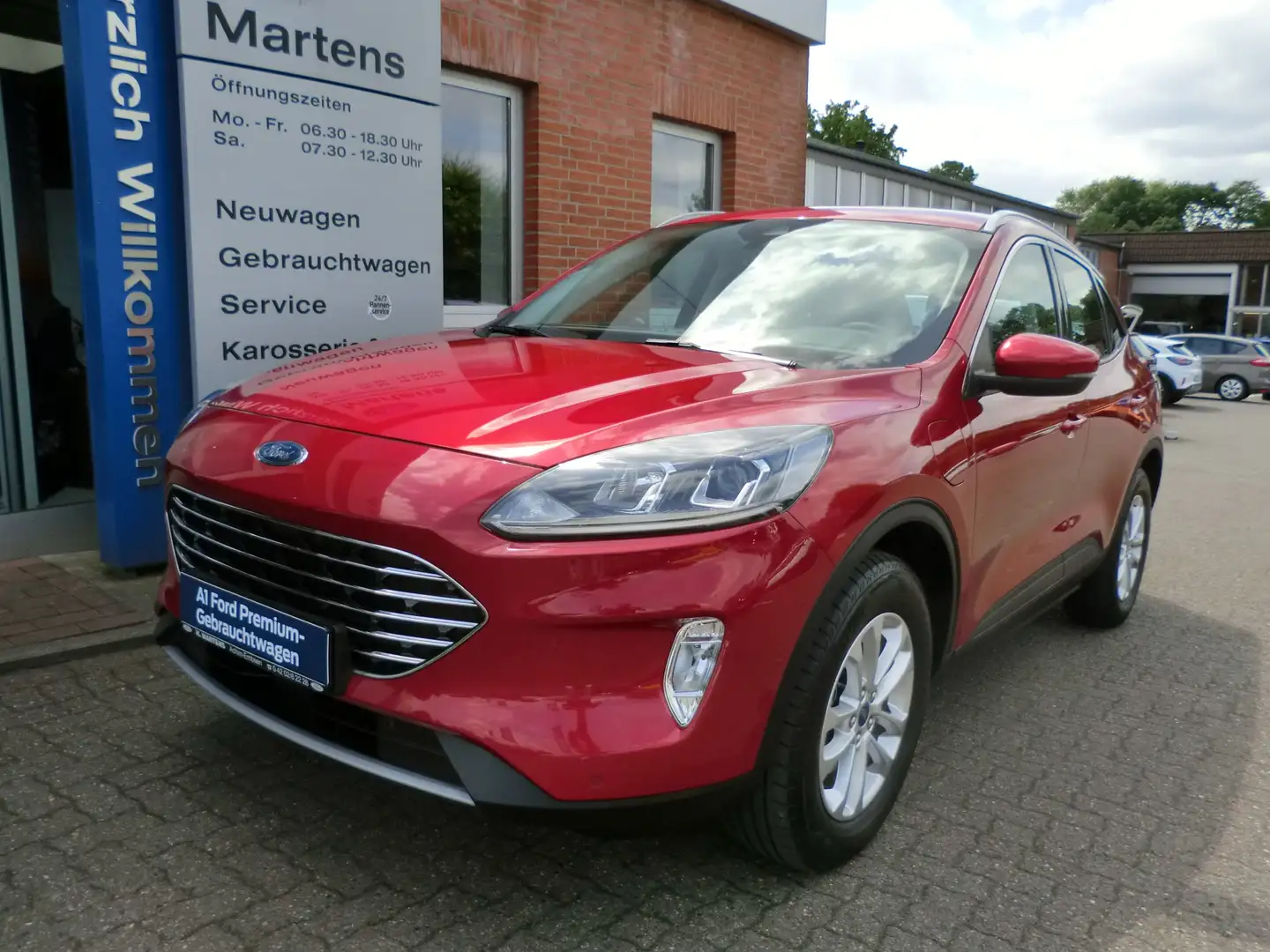 Ford Kuga Plug-In Hybrid Titanium AHK LED Rot - 1