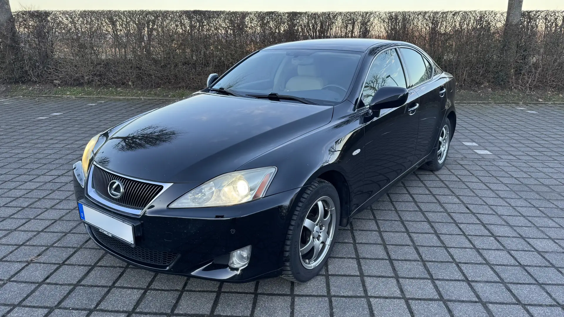 Lexus IS 220d Luxury Line Schwarz - 2