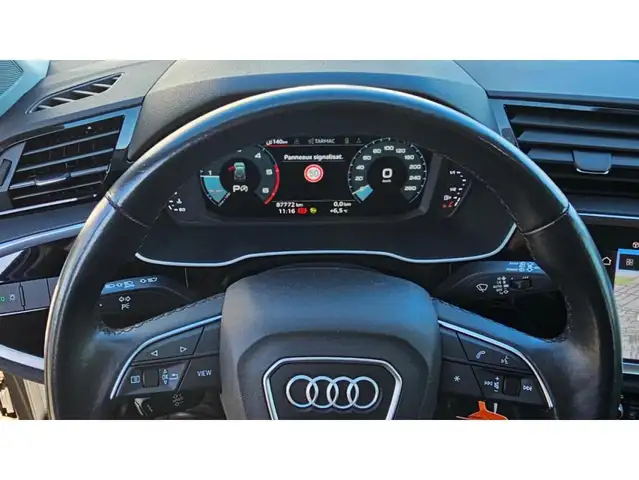 Audi Q3 view 5
