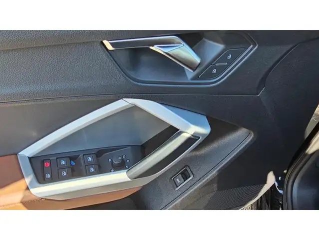 Audi Q3 view 27