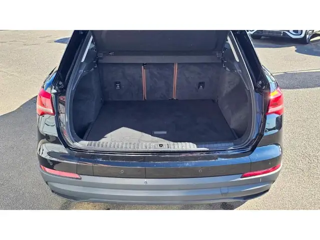 Audi Q3 view 21