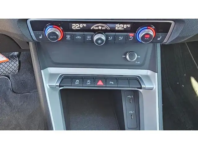 Audi Q3 view 9