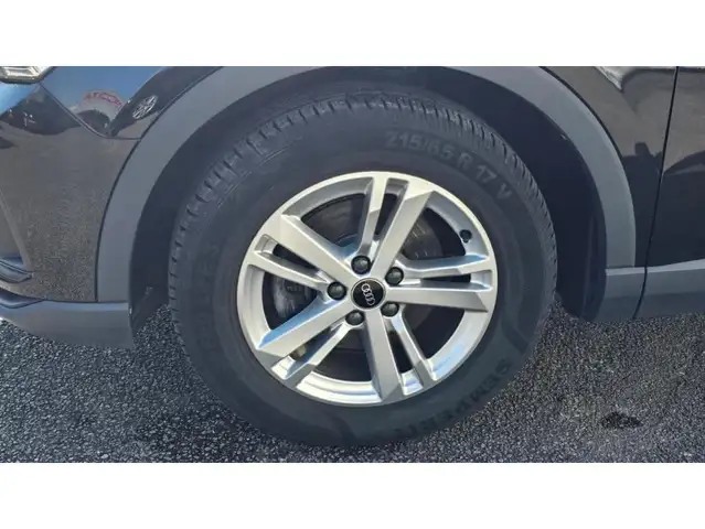 Audi Q3 view 24