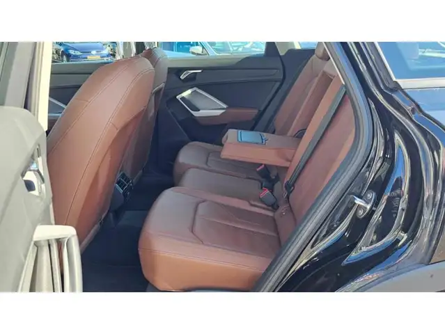 Audi Q3 view 23
