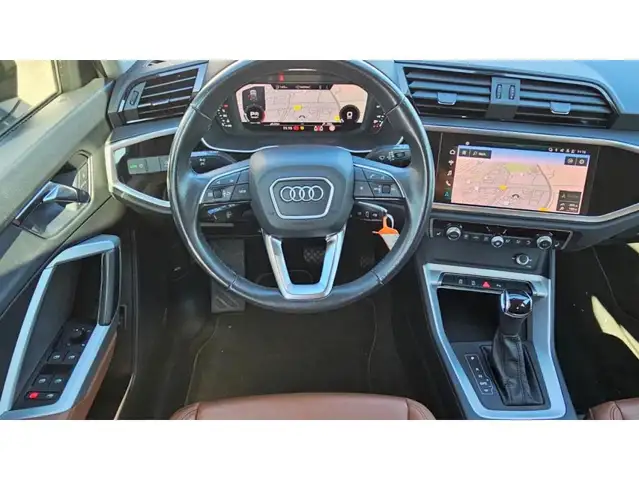 Audi Q3 view 7