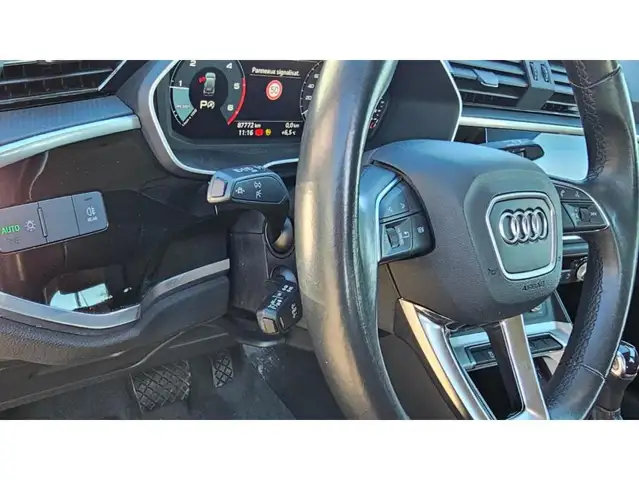 Audi Q3 view 6