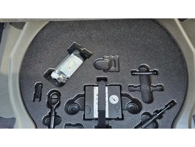 Audi Q3 view 25